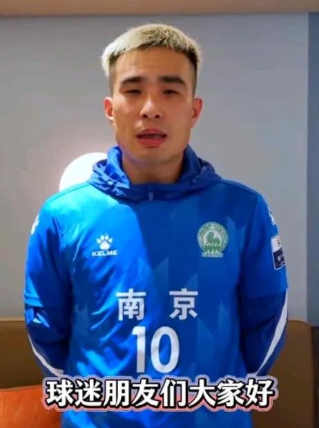 看了滕帅的履历，我决定不再批评国足了。
看看滕帅在苏超大杀四方，对战常州就进了3
