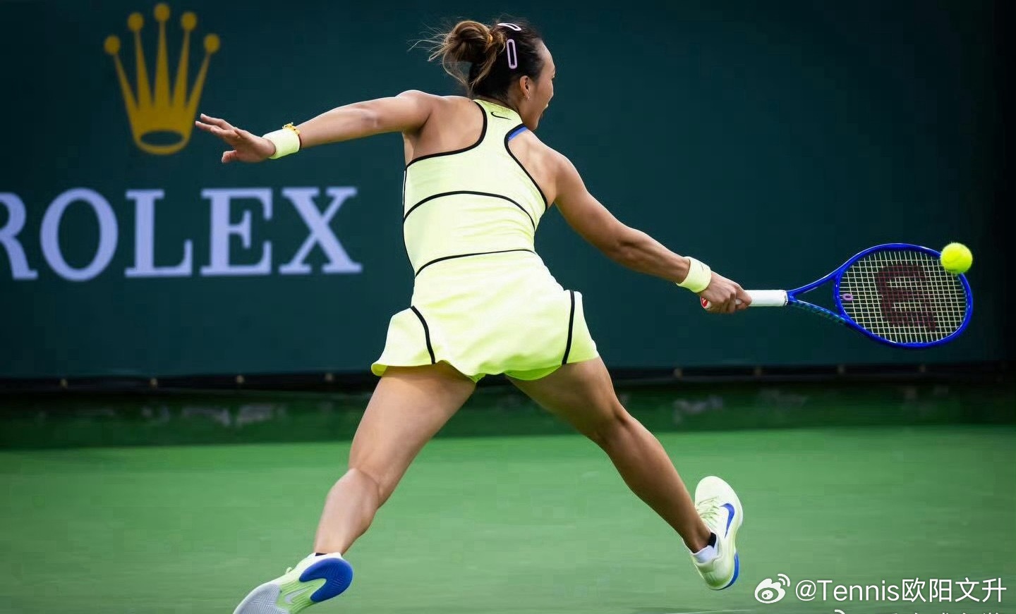 郑钦文vs萨巴伦卡萨巴伦卡好有压迫感郑钦文目前0-3落后还在适应中接起来就有希望