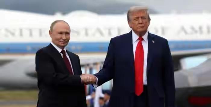 又！又！又改口了？
他说:布达佩斯会晤并非无可能！[捂脸]
至今，没人跟上他的节