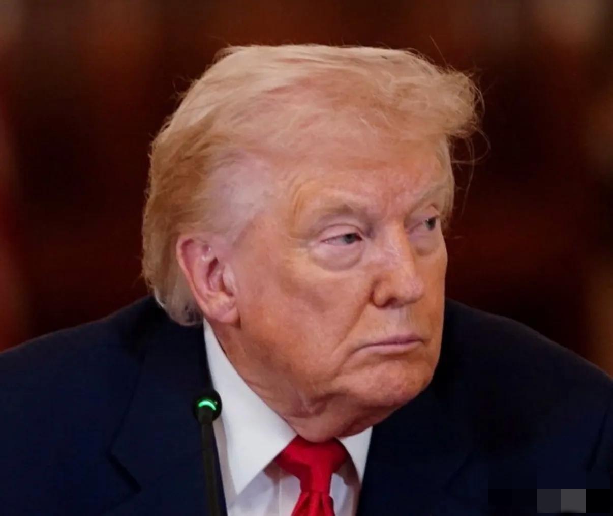 特朗普今天发文说：“假新闻媒体不愿报道美国军队在打击伊朗方面取得的辉煌战绩，伊朗