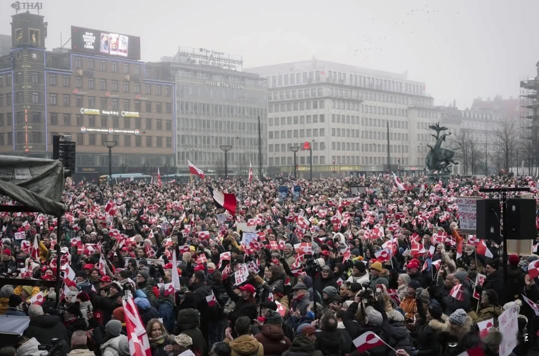 丹麦各地数千民众走上街头， 抗议特朗普对格陵兰的企图！
 
1月17日，数千人在