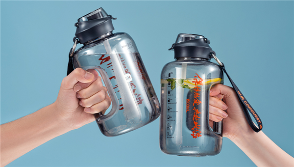 小米科技|小米定制运动水壶发布：1.5L超大容量 两种喝水方式