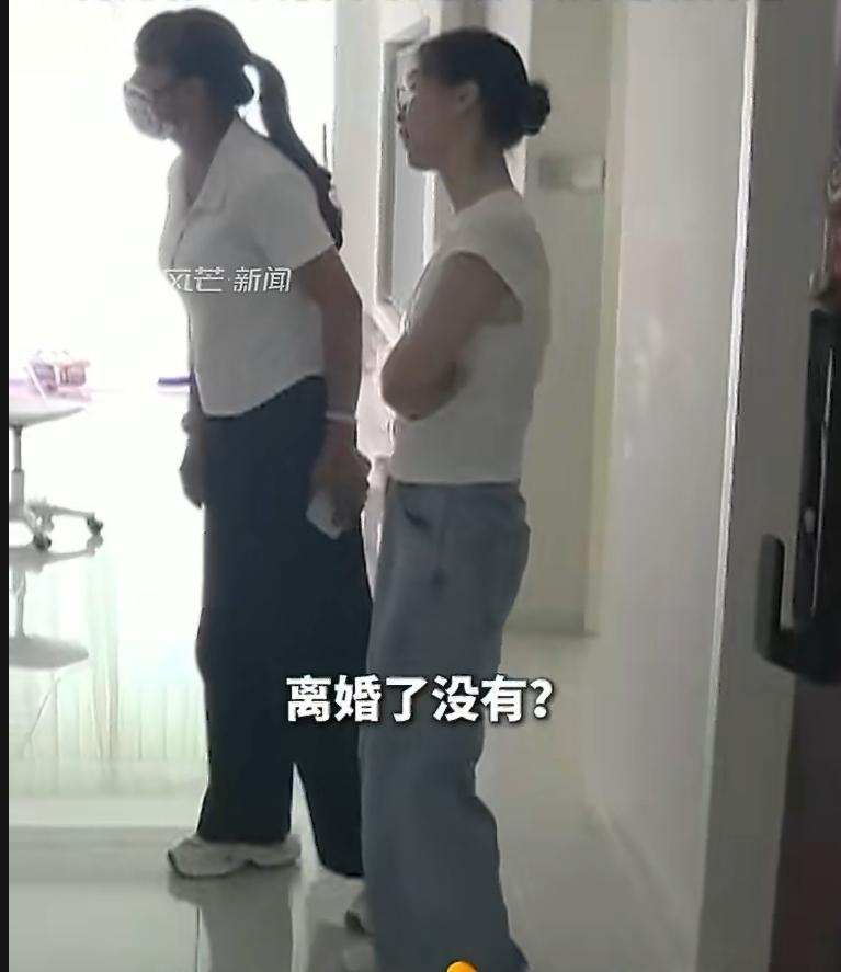 怀孕四个月，偶然翻看网盘，发现丈夫与第三者的海量亲密照。脖子上留着对方故意印下的