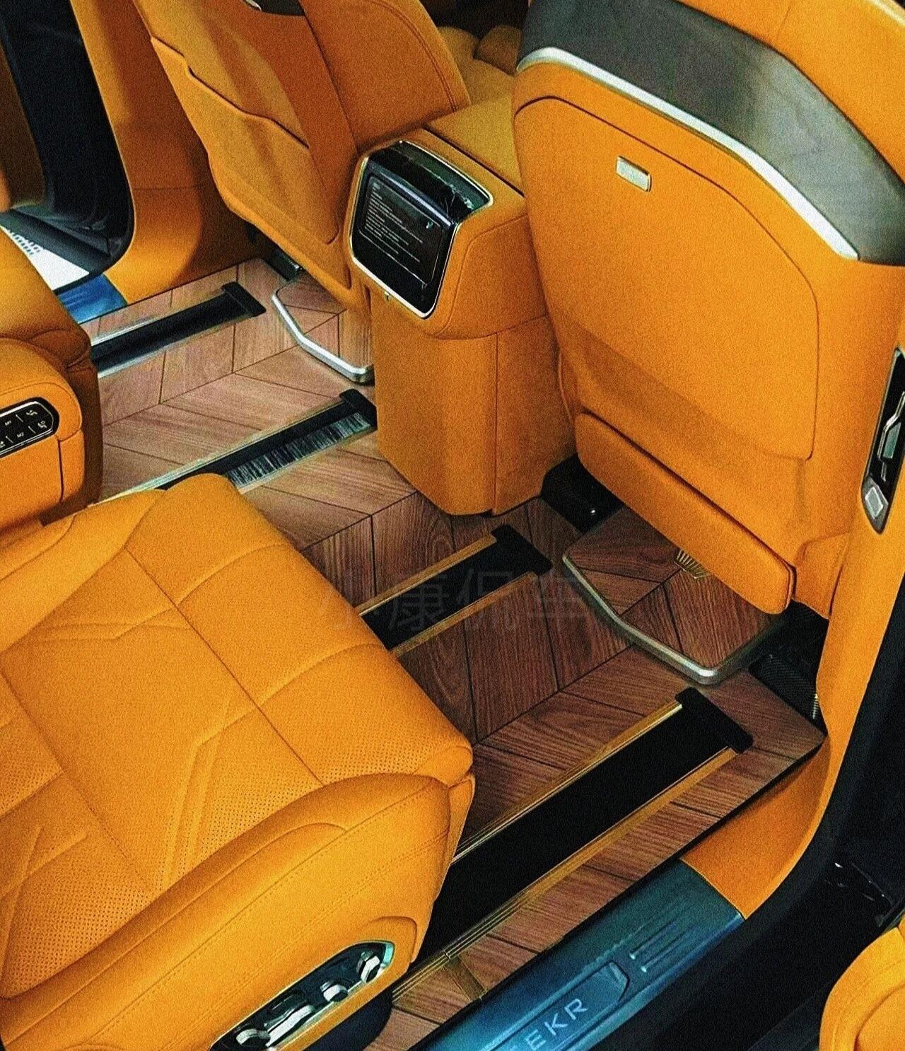 极氪9X内饰升级，胡桃木纹免拆地板真太绝了谁懂啊家人们！升级完直接拉满商务质感～