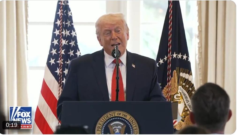 北京时间1月17日早上7:30特朗普在佛罗里达州西棕榈滩一段4英里道路更名为“唐