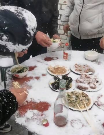 这酒席真的非吃不可吗[允悲] ​​​