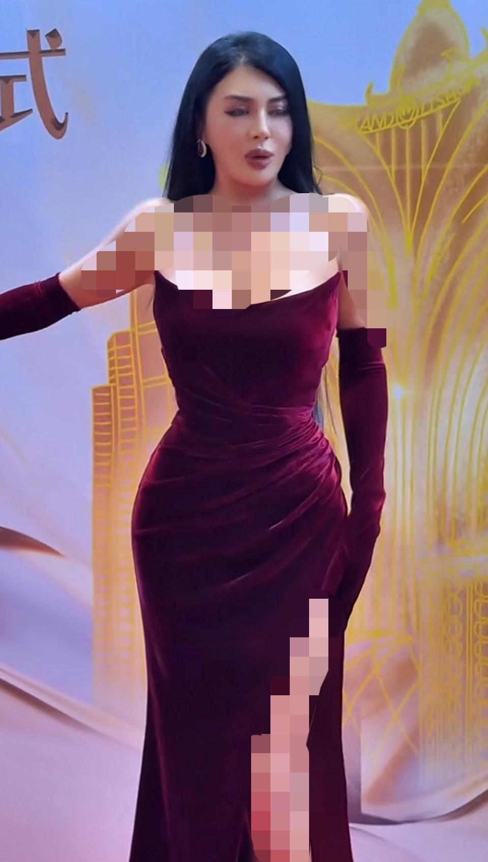 优雅红毯秀，惊艳一袭深红色长裙，尽显迷人魅力！
红唇礼服 
发布信息者没有传播色