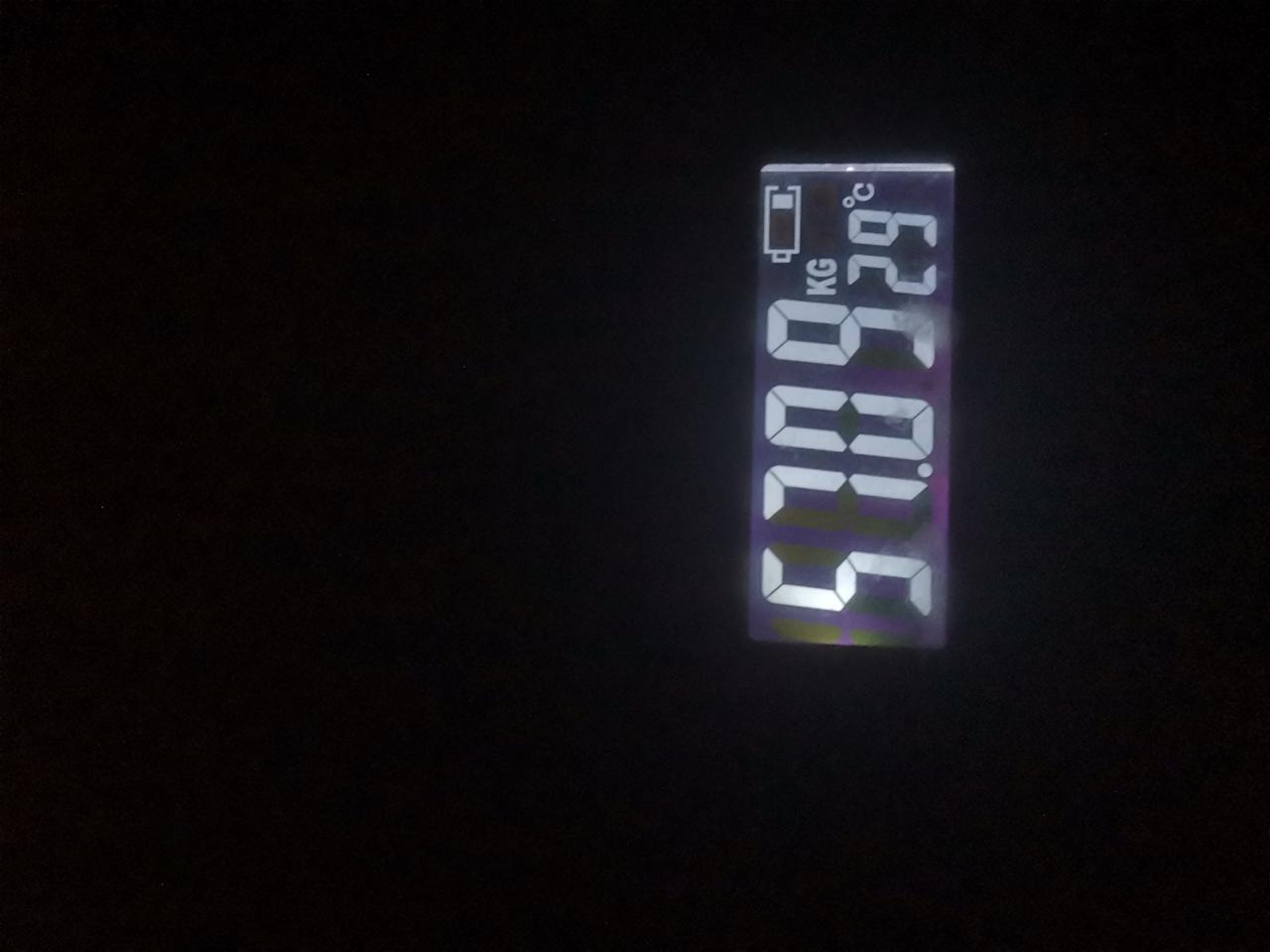 今日称重57.09公斤。
这几天我总是管不住嘴。
平时不吃早餐，就吃了午餐，吃饱