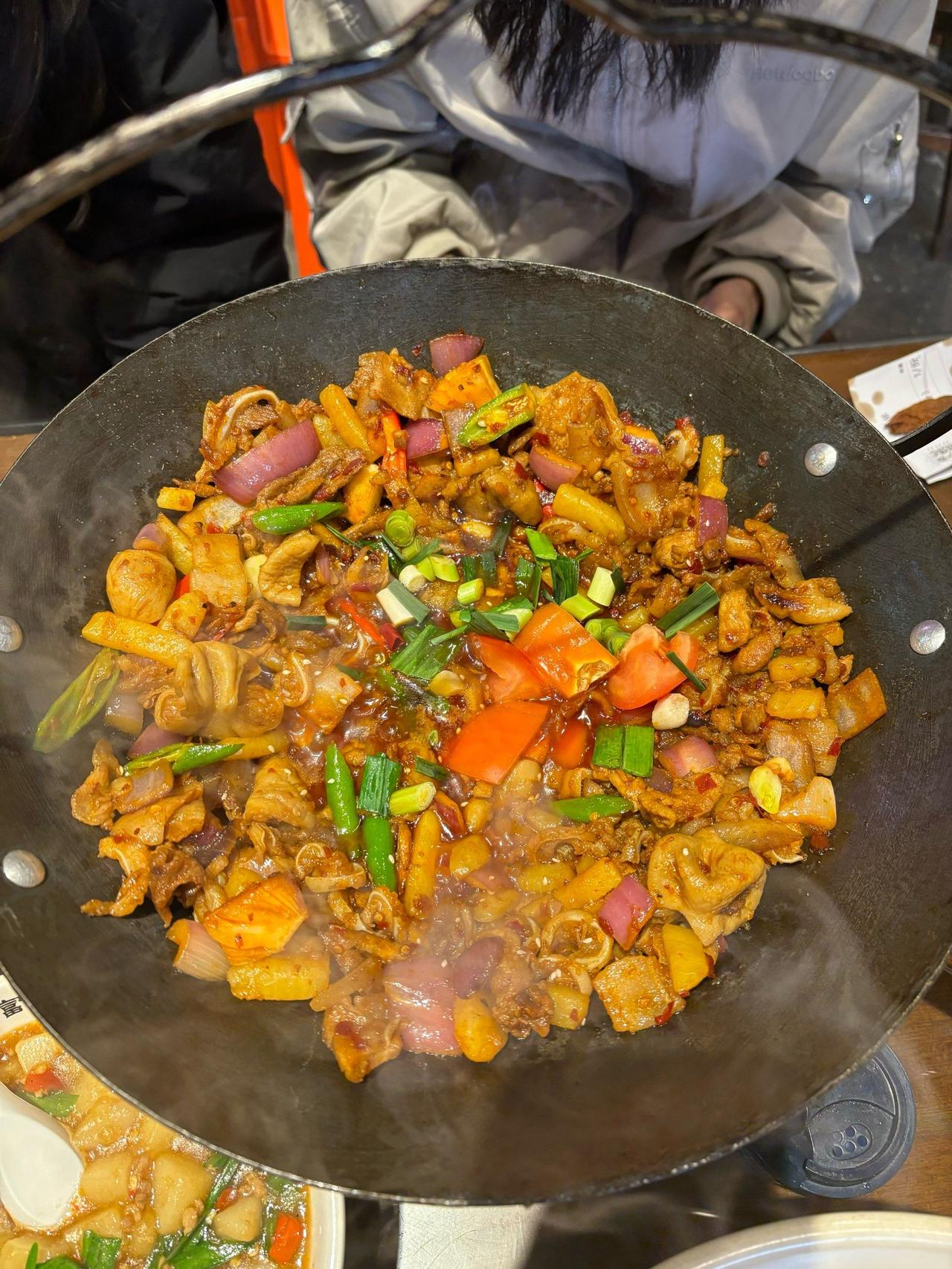 春季来张家界旅游，口味小馆子打卡攻略！
张家界毛氏小馆
美食推荐：
1、土家三下