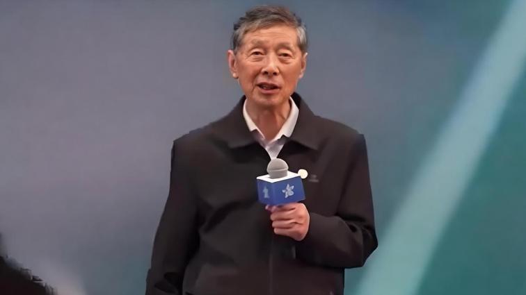 80多岁的院士，还在操心50年后的事。
昨晚中科大那场“把青春华章写在祖国大地上