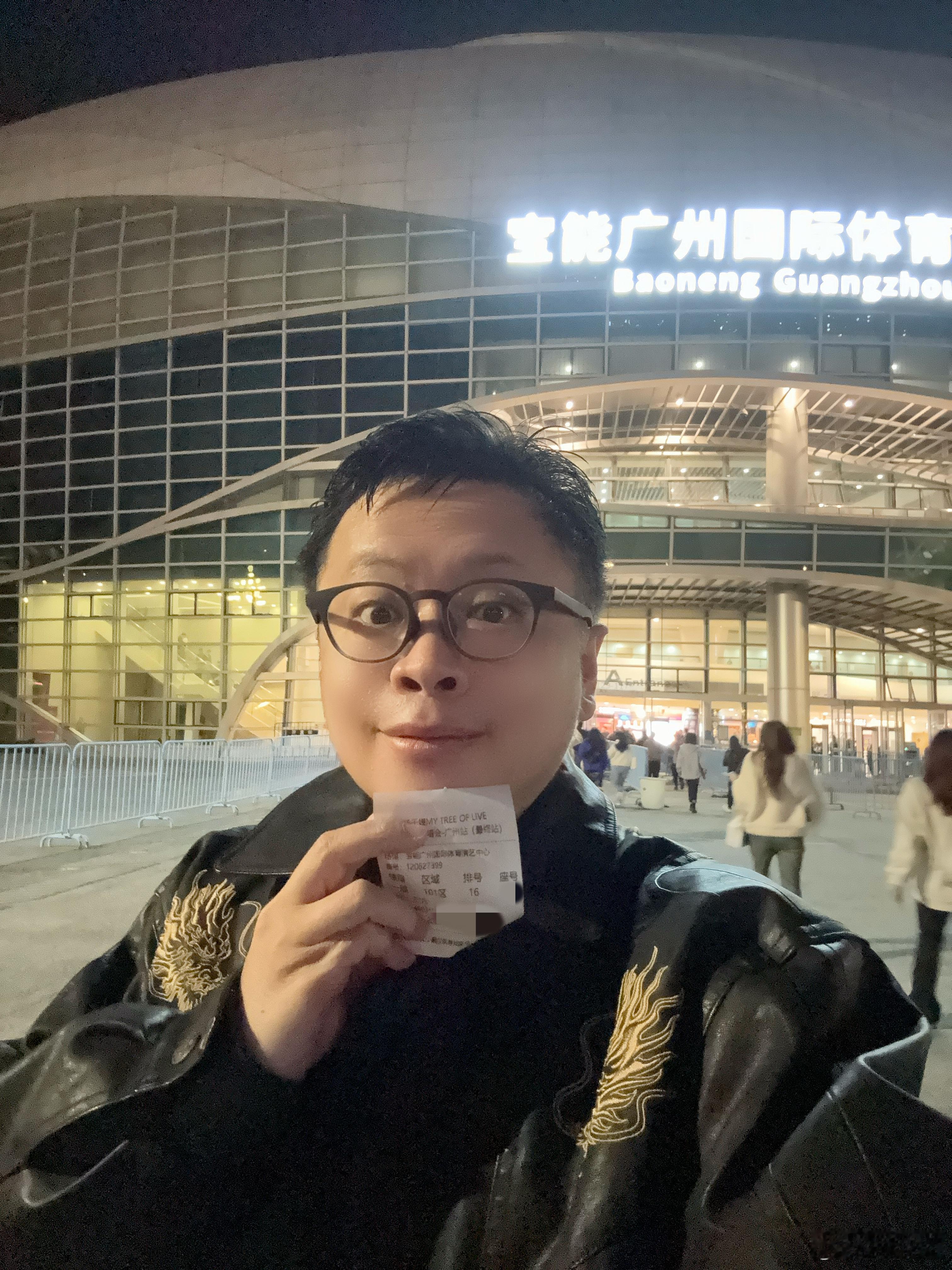 出道三十周年的，除了是金像影后、叱咤女金，还是一本人生教科书。“心口有个勇字”、