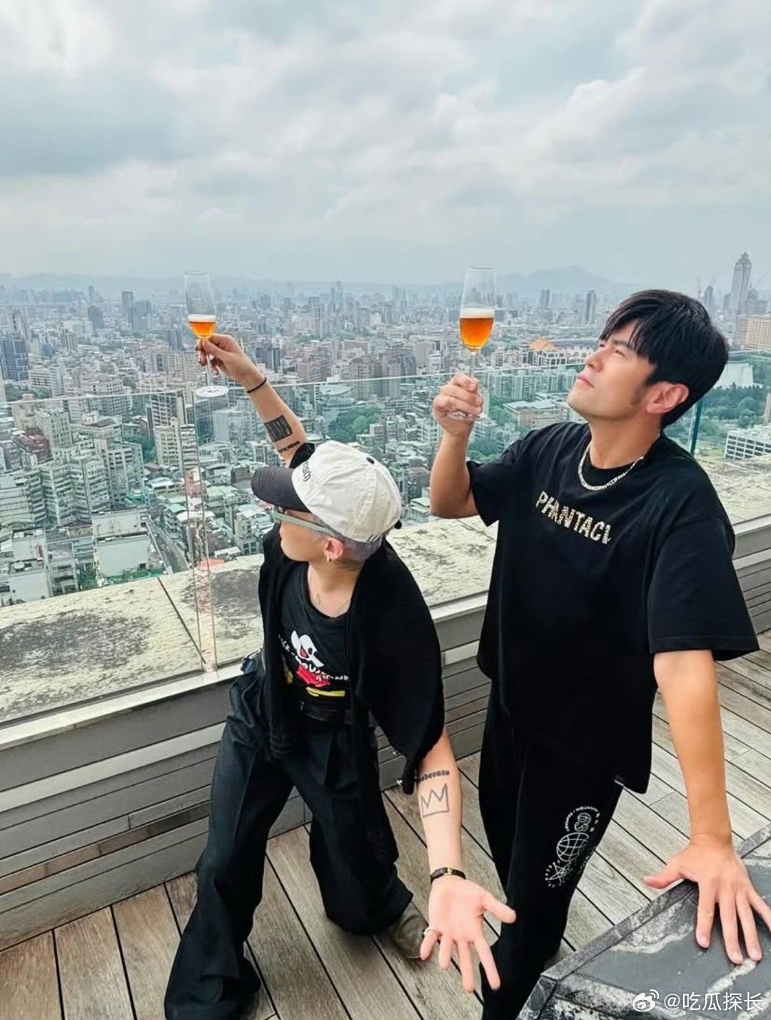 周杰伦权志龙意想不到的同框周杰伦和权志龙意想不到的同框 这两大顶流同框，这排面拉