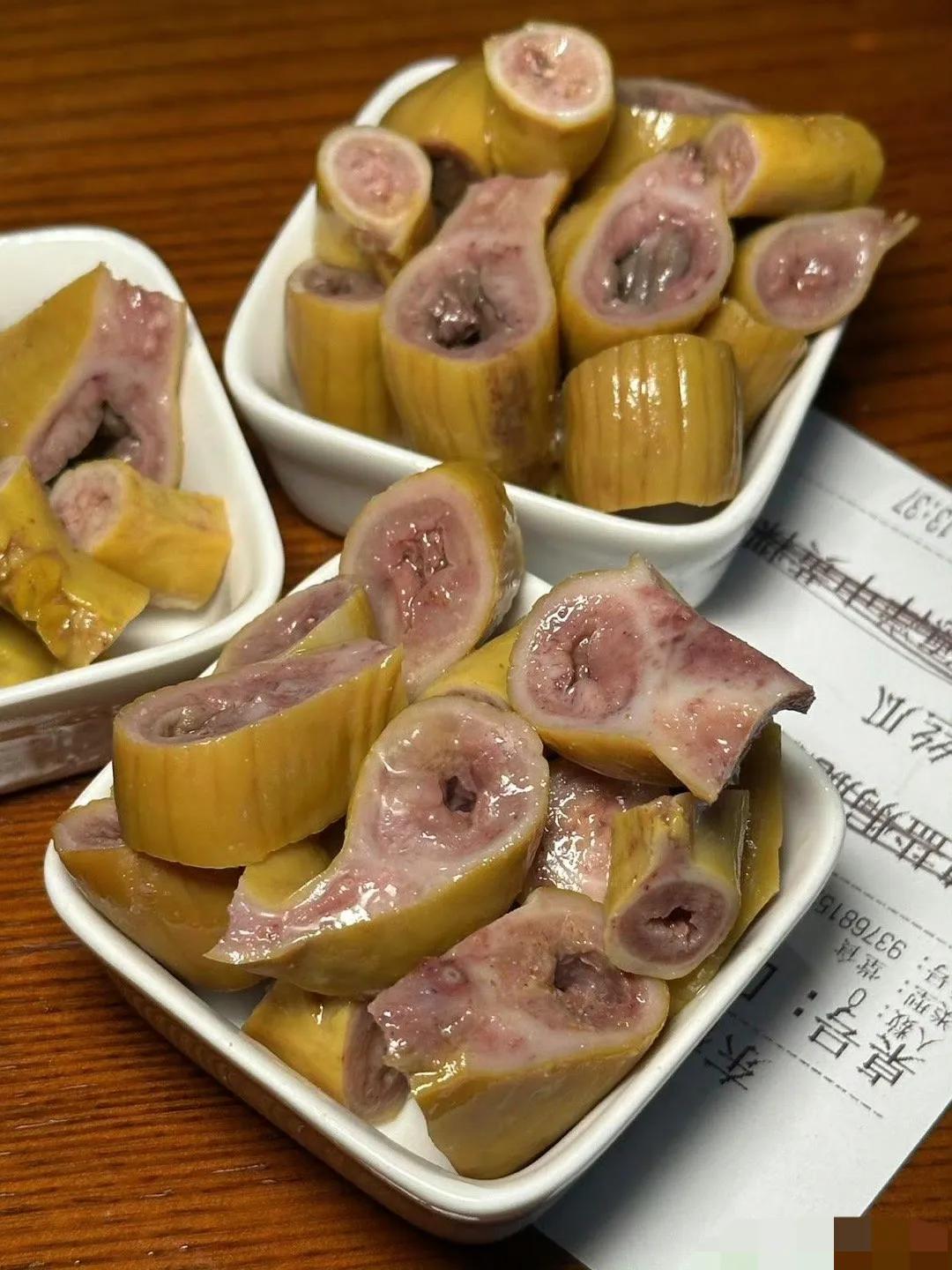 福建这个叫啥？？？真好吃S了。。。。。
脆脆的好特别啊😧据说也是猪内脏，白灼居