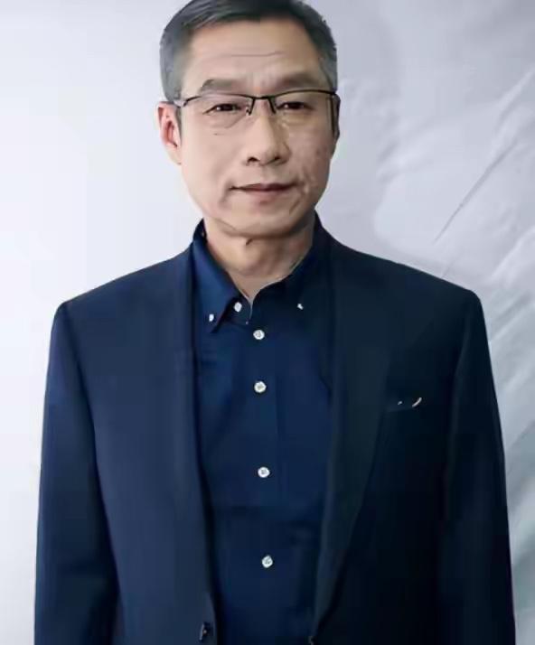 哥哥病逝后，16岁侄子无人照料，他心一软直接接回家当亲儿子养，谁知这份恩情最后却