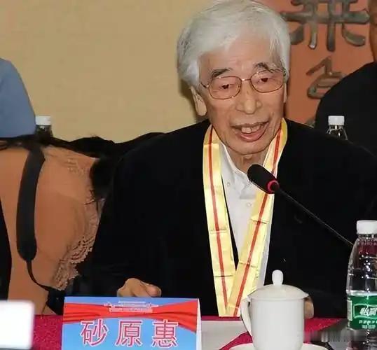 1950年，解放军部队中有一名叫张荣清的技术教官，正准备随队东渡支援朝鲜前线。部