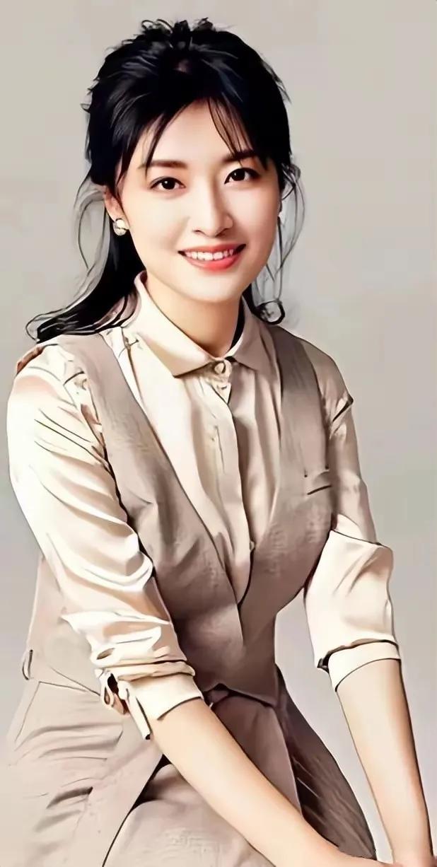 周涛真是美貌与才华并存的传奇人物。她是典型的东方美人，肤白貌美、身姿柔美，站在央