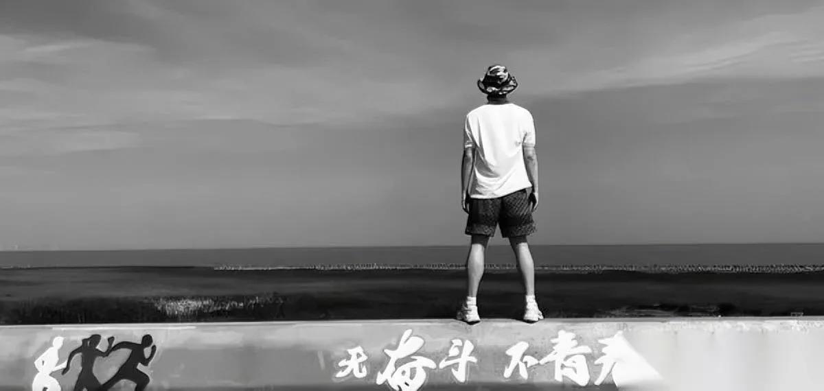 刘翔又上热搜了

这次直接硬刚官方

说自己退役十年没被安置过？

之前网上总有