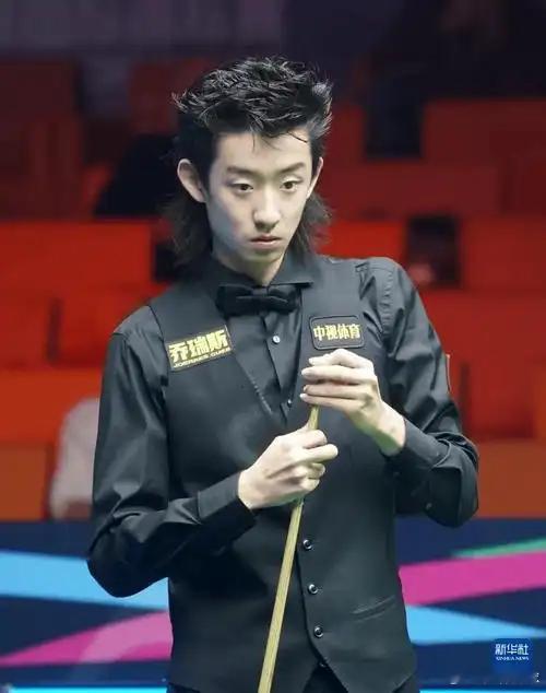 吴宜泽成为第5位晋级斯诺克世锦赛四强的中国选手。2006-傅家俊-四强2011-