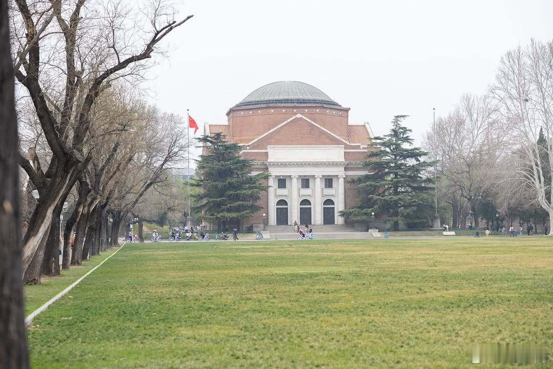 卡塔尔王室 🇶🇦🇨🇳4月10日，卡塔尔公主阿尔-玛雅莎访问北京大学和清华