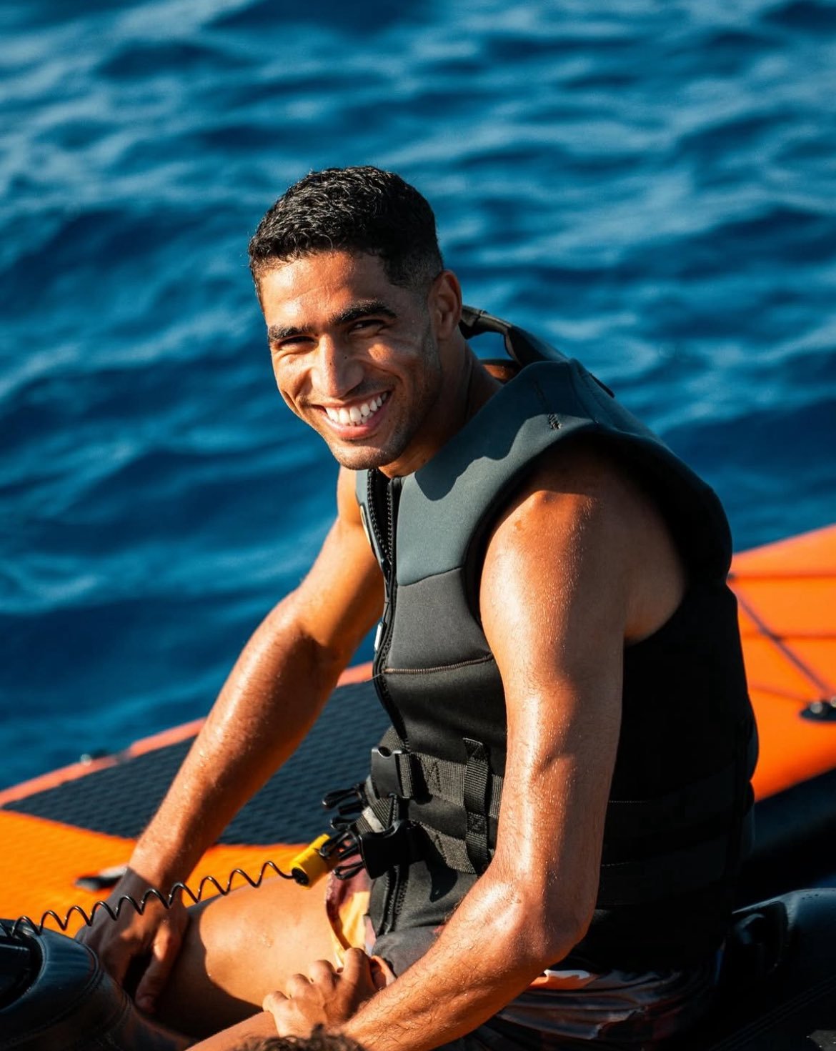 法甲[超话]  📲 Achraf Hakimi 🇲🇦巴黎圣日耳曼这里是大巴