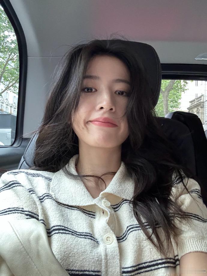 #周雨彤# 她最近怎么了这是 ​​​