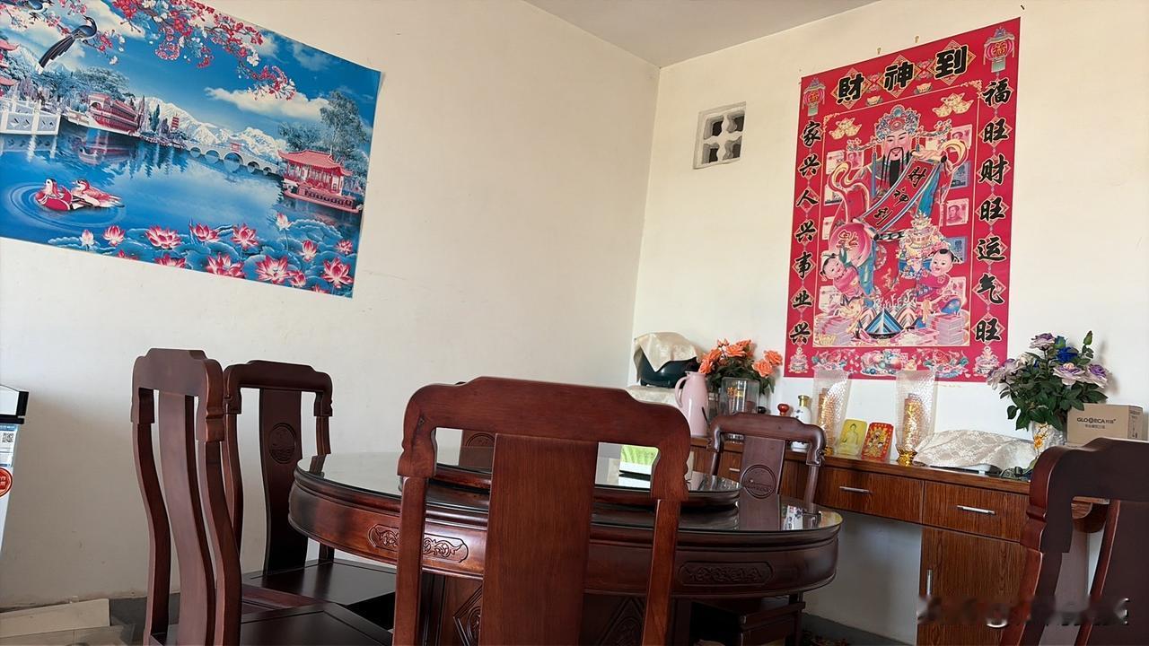 放下城市里的浮躁，回到安静淳朴的乡下，远离车马喧嚣，独享一份平淡清闲。

坐在东