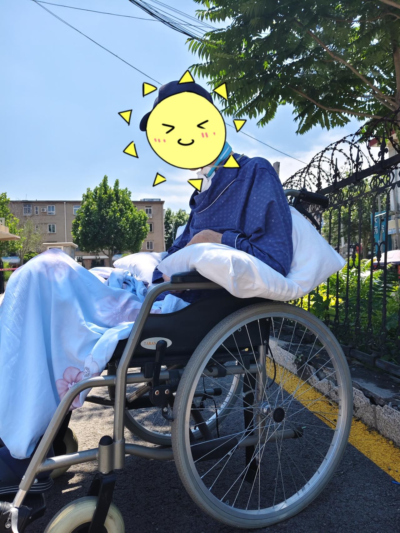 心脏骤停3分钟，ICU里生生熬了两个月，生死关头打了几个滚，现在还能坐着轮椅出来