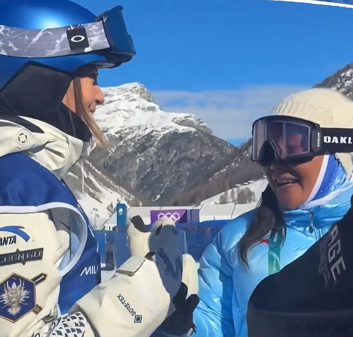 谷爱凌跟妈妈边抱边哭40秒恭喜谷爱凌公主拿到银牌！已经很棒了！我们一直陪在你身边