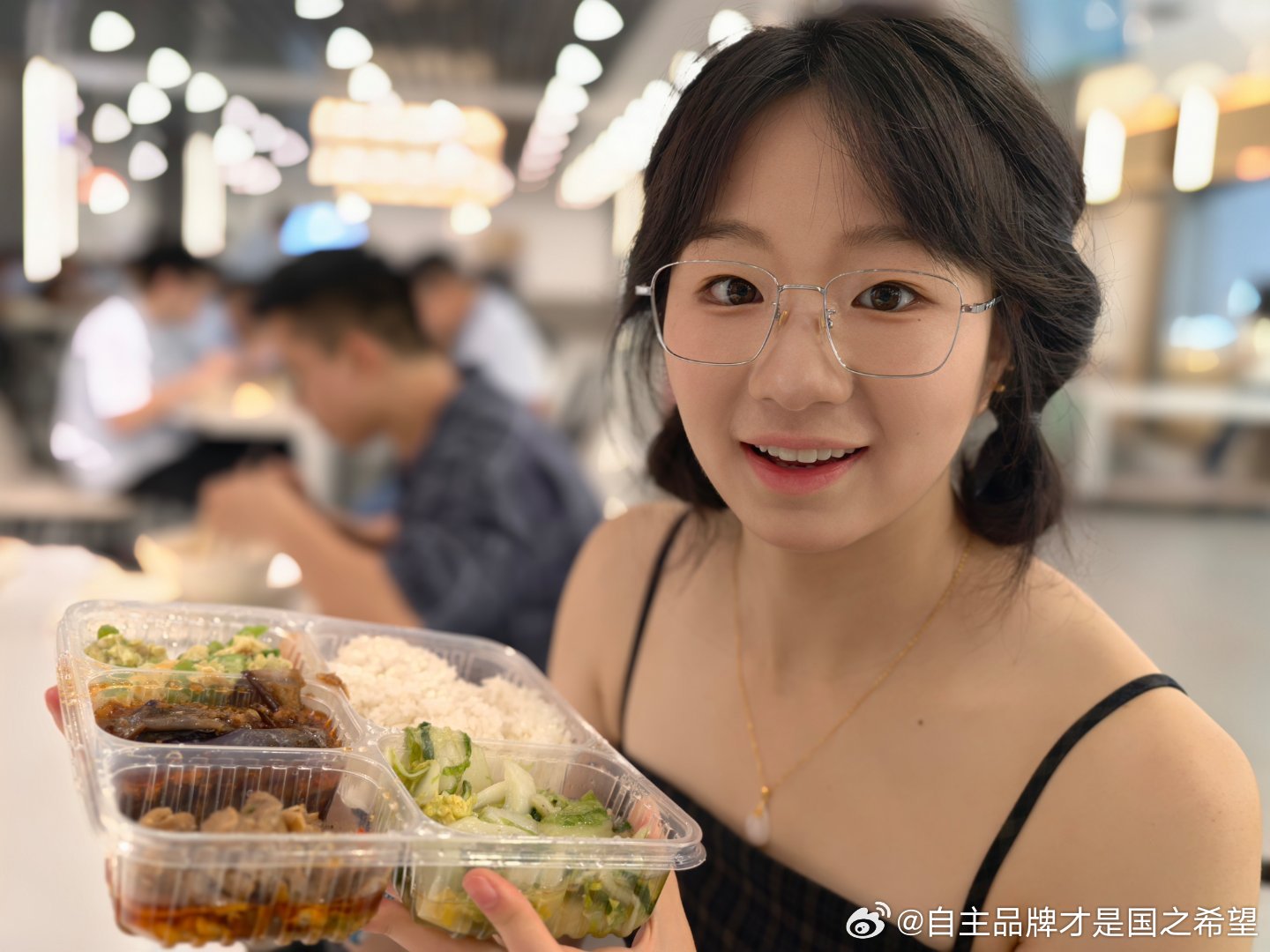 比亚迪食堂体验好不好？今天直接去比亚迪食堂体验套餐 就选最便宜的吃我的套餐是八元