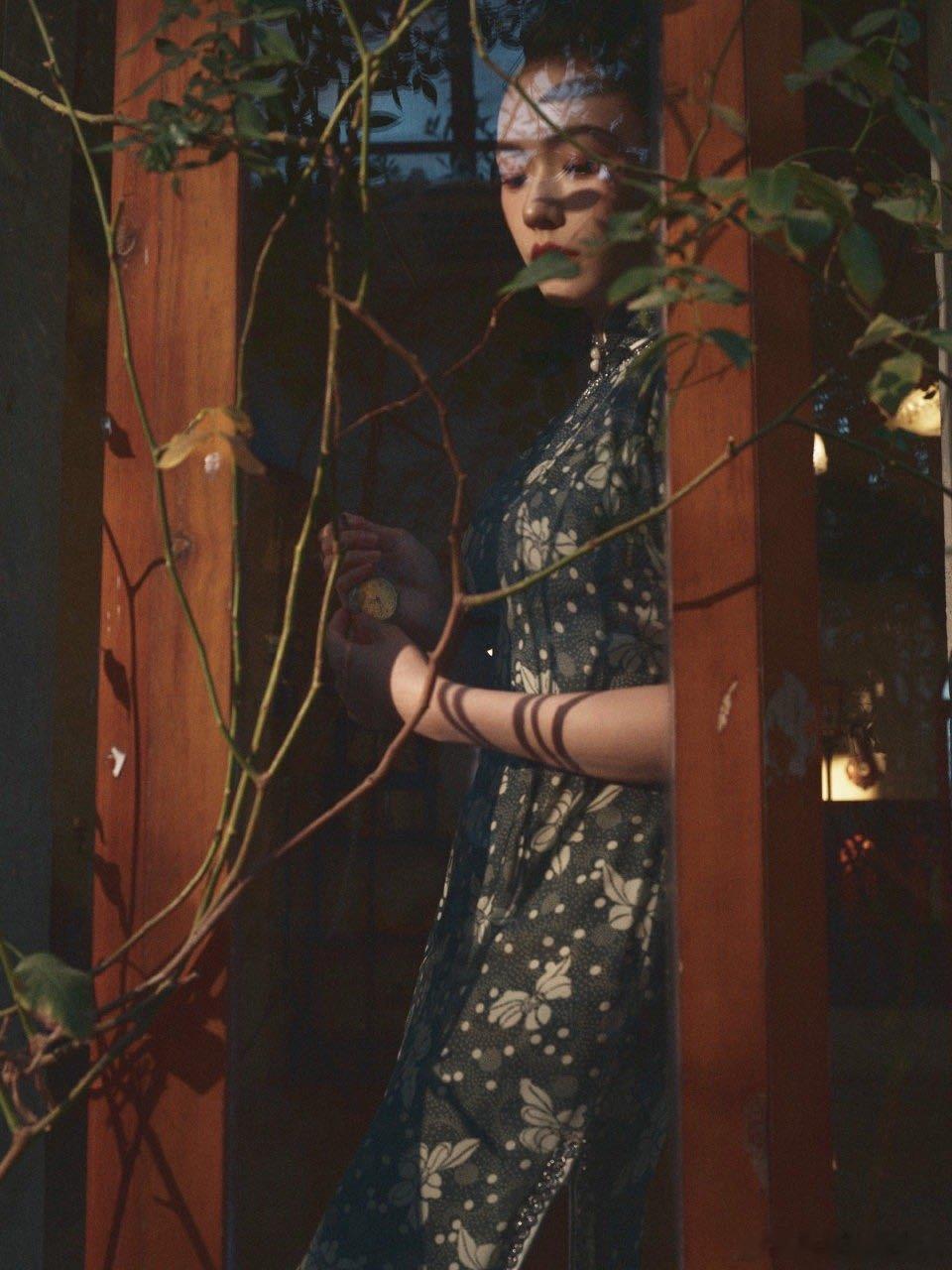 林允妈咪变姐姐又变女鹅 林允在尖叫之夜的造型切换太丝滑了，从30年代的冷静专业，