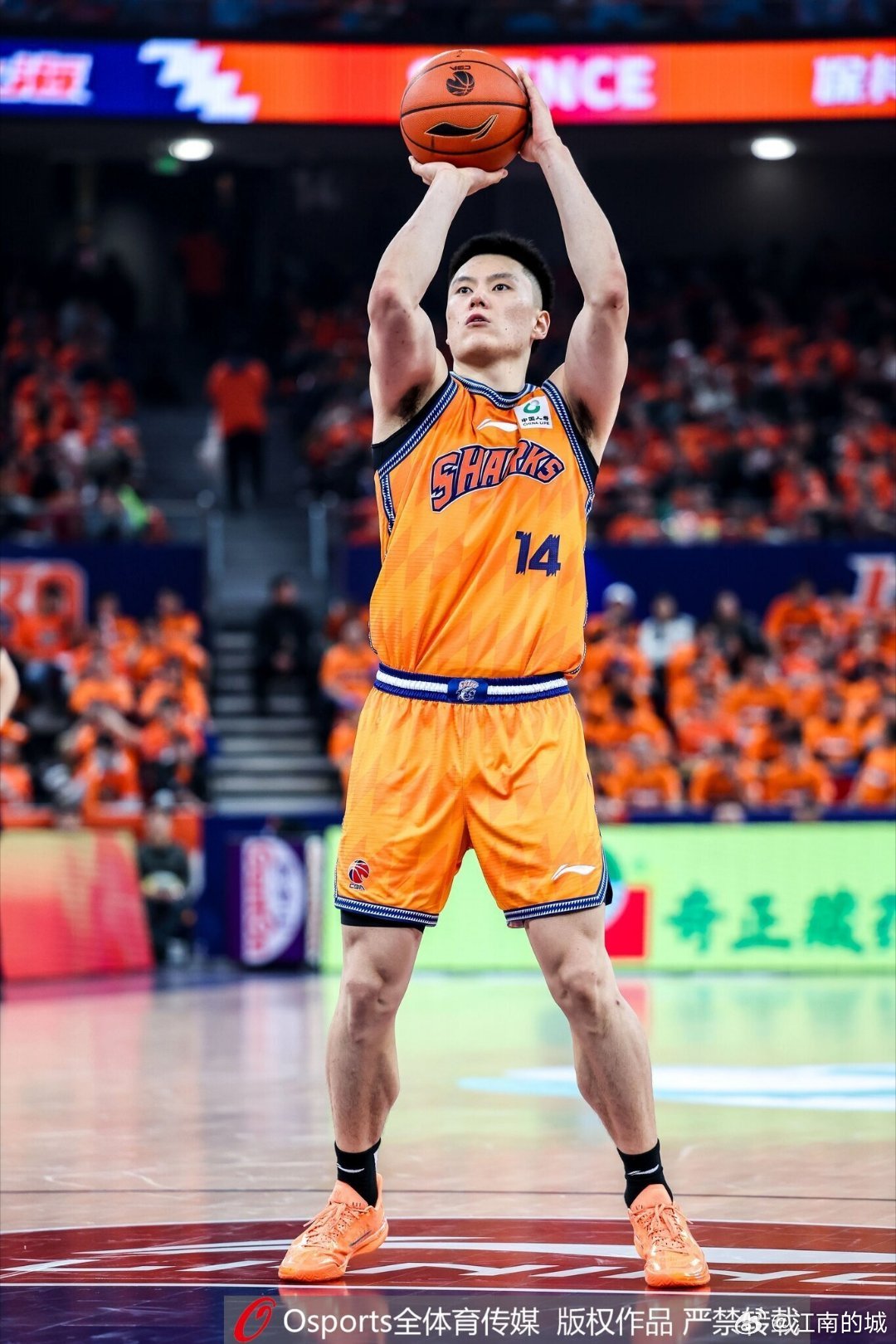 李弘权签了两年C类续约，恭喜ben。接下来大鲨鱼可操作的空间就非常大了。cba炫