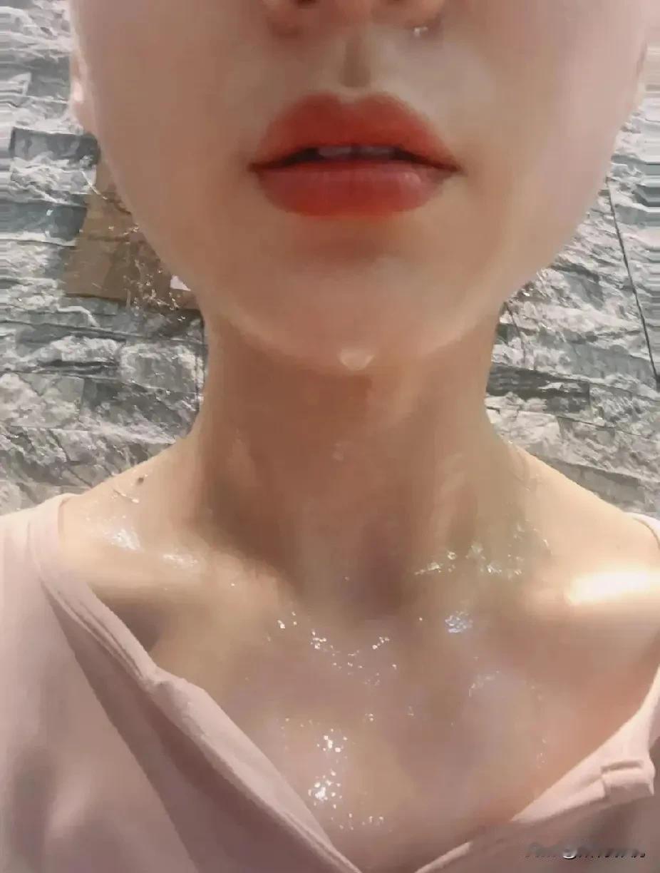 这天气，上了个厕所像蒸个桑拿！

这天气，影子内外就是两个世界！

这天气，鸡蛋