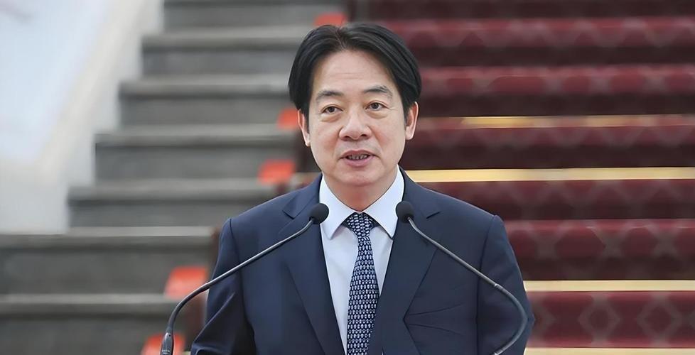 网上天天有人吵，说到对面那个岛到底该怎么办？有人喊着必须马上动手，有人说急不得只