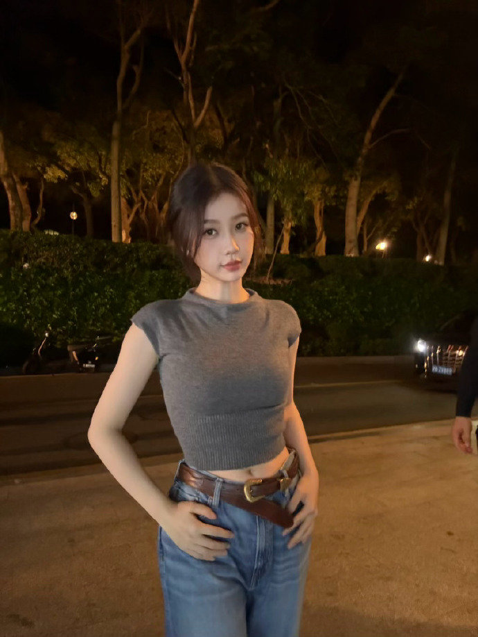 夜间的虞书欣虞书欣晒夜间的小林老师 虞书欣晒夜间的小林老师 