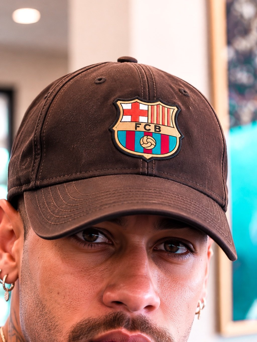neymar[超话] 还戴着巴萨的帽子内马尔 ​​​