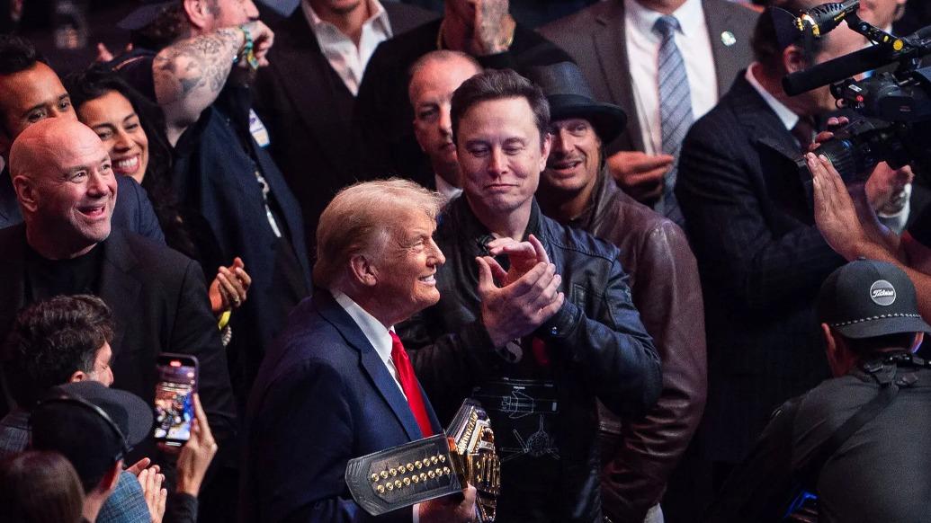 发现了，马斯克经常面带微笑出镜，或许他是真的快乐吧，毕竟他那么有钱还帅气。