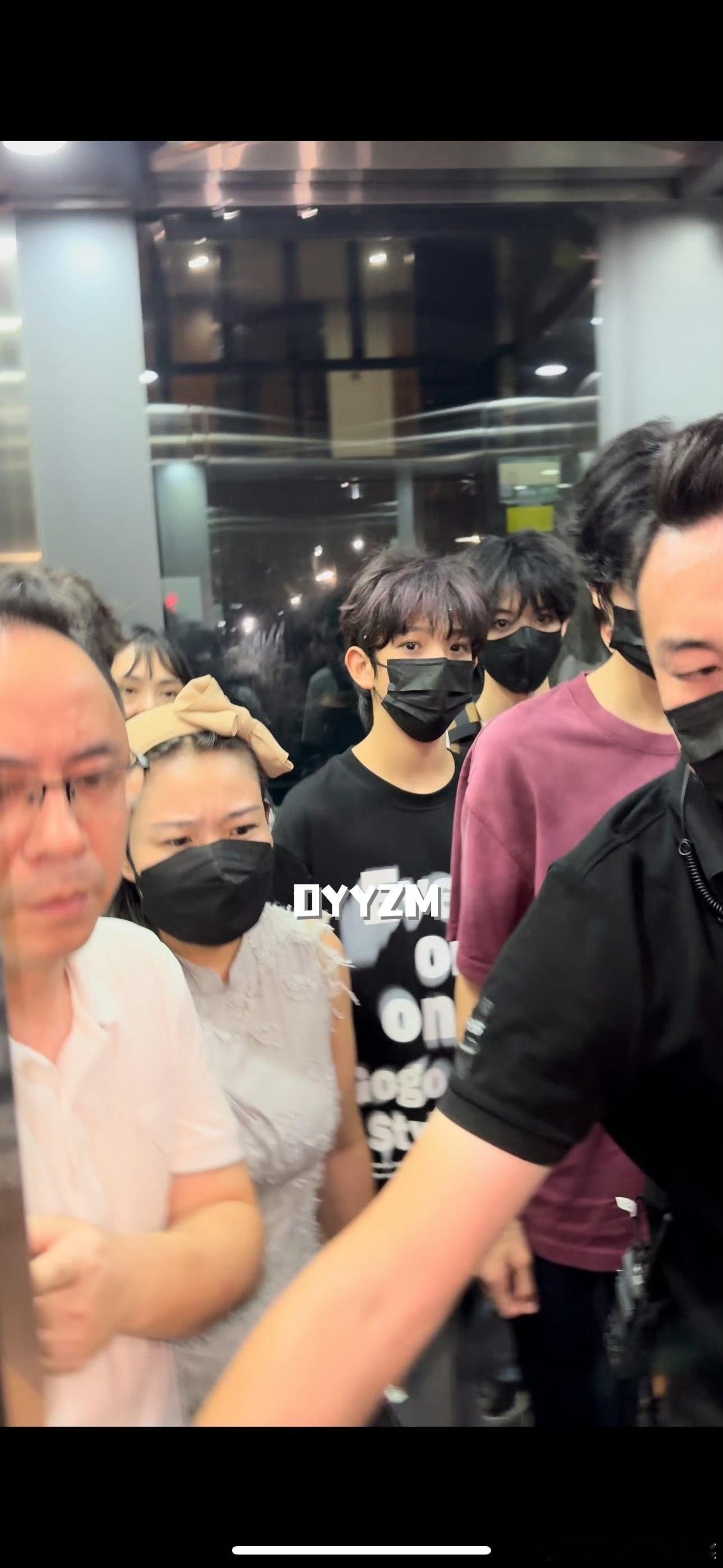 tg 陈浚铭粉色或紫色挑染 ​​​