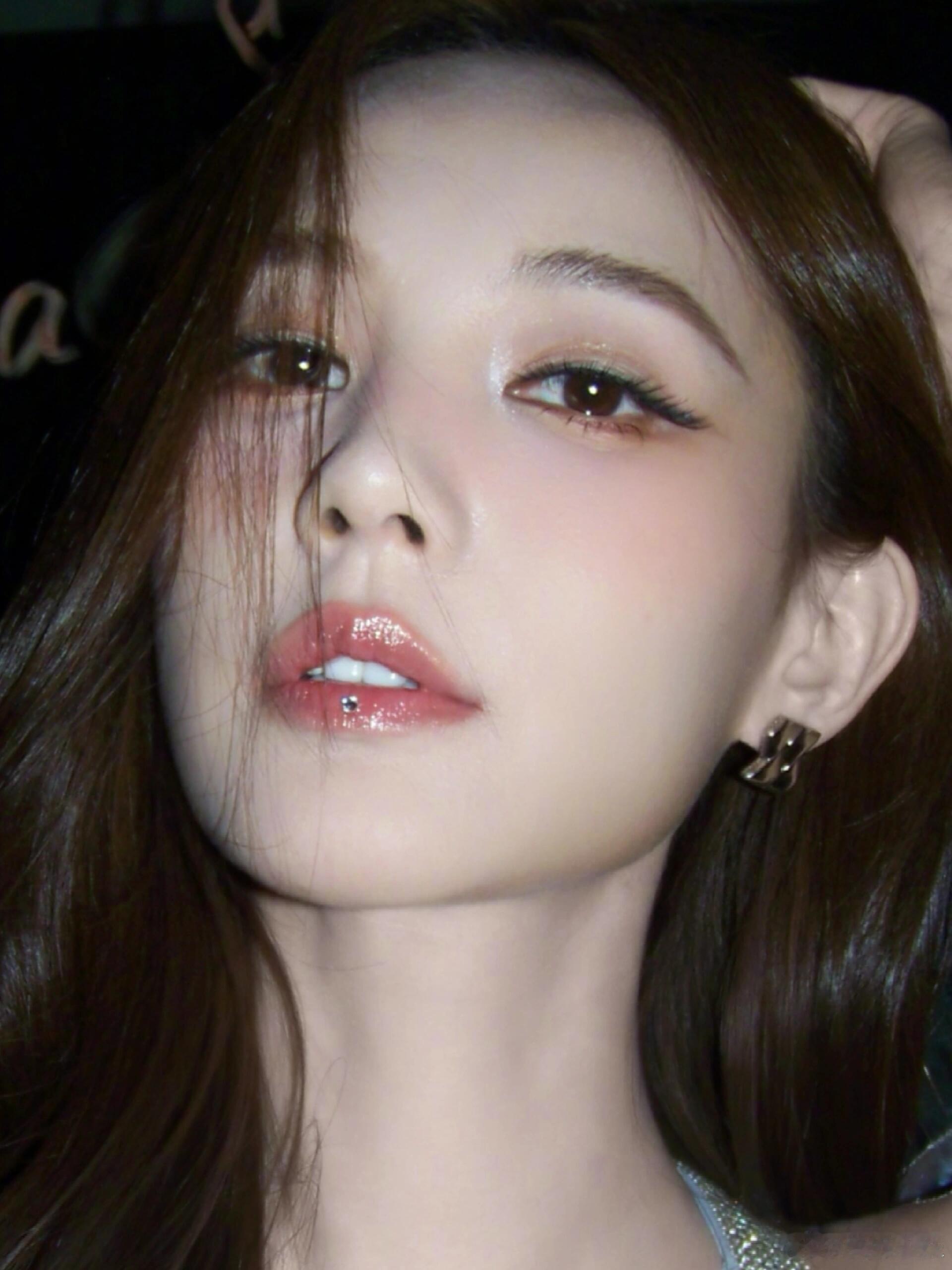 李一桐这妆造真的没话说，好看。 ​​​