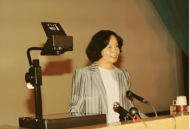 2024年11月24日，被誉为“诗词的女儿”的叶嘉莹在天津南开大学安详离世，享年