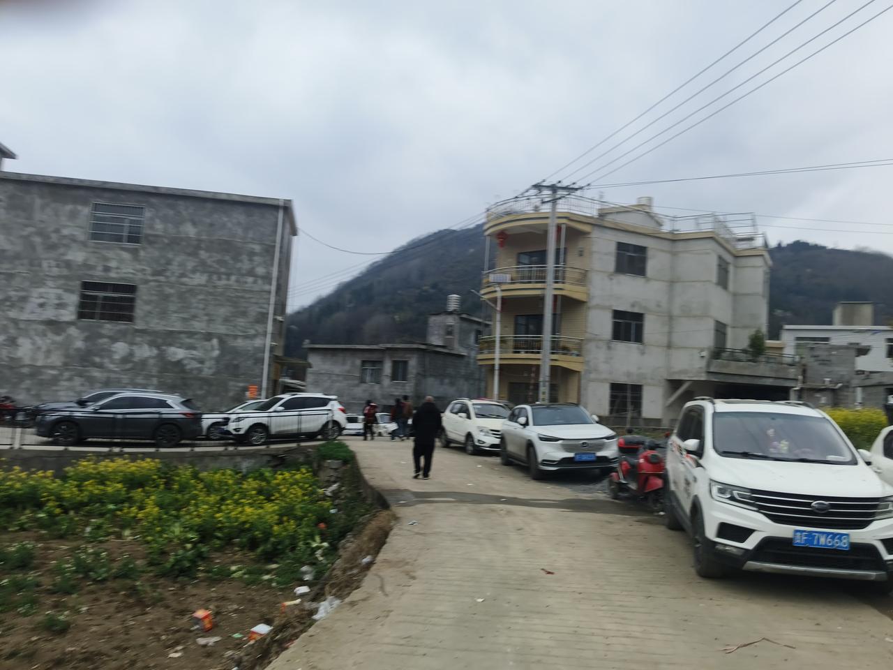 美伊战争:
一。结束了美元霸权。接下来。美要与一些国家货币互换。保美元资产
二美