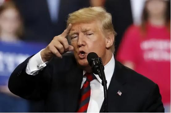 岛内出现变天信号，特朗普已签署总统令，举全国之力将大陆一军
 
先说说台湾那边的