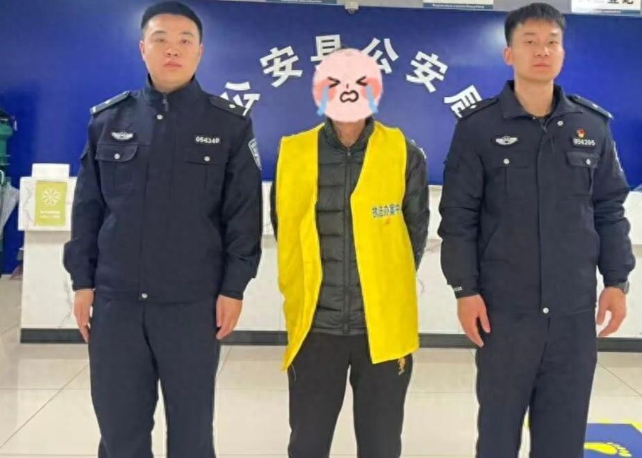 停车忘锁险丢财？公安县这起拉车门盗窃案给车主提醒
不少车主停车总觉得随手一关就没