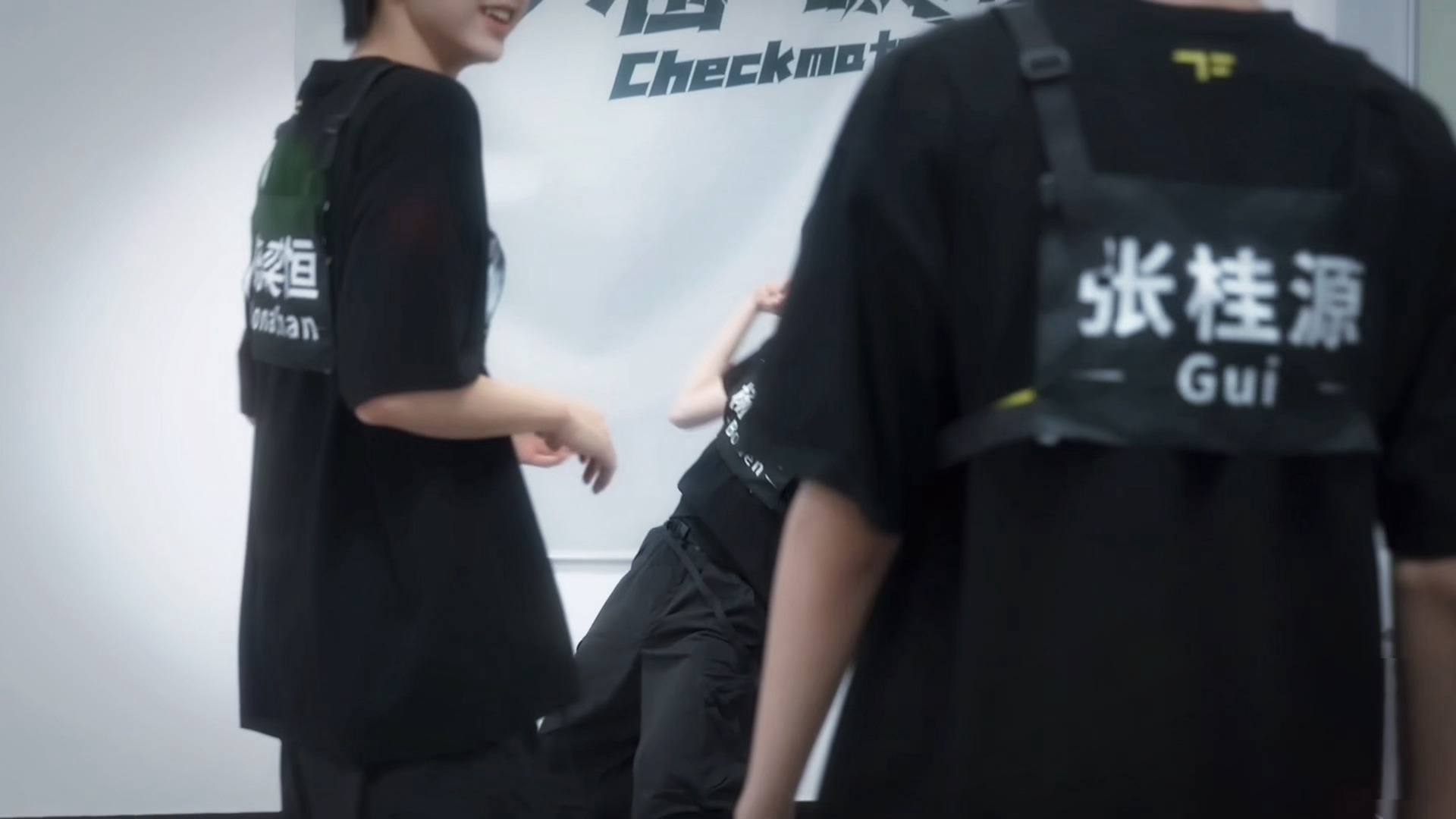 “你从我的爱里走向了我” 