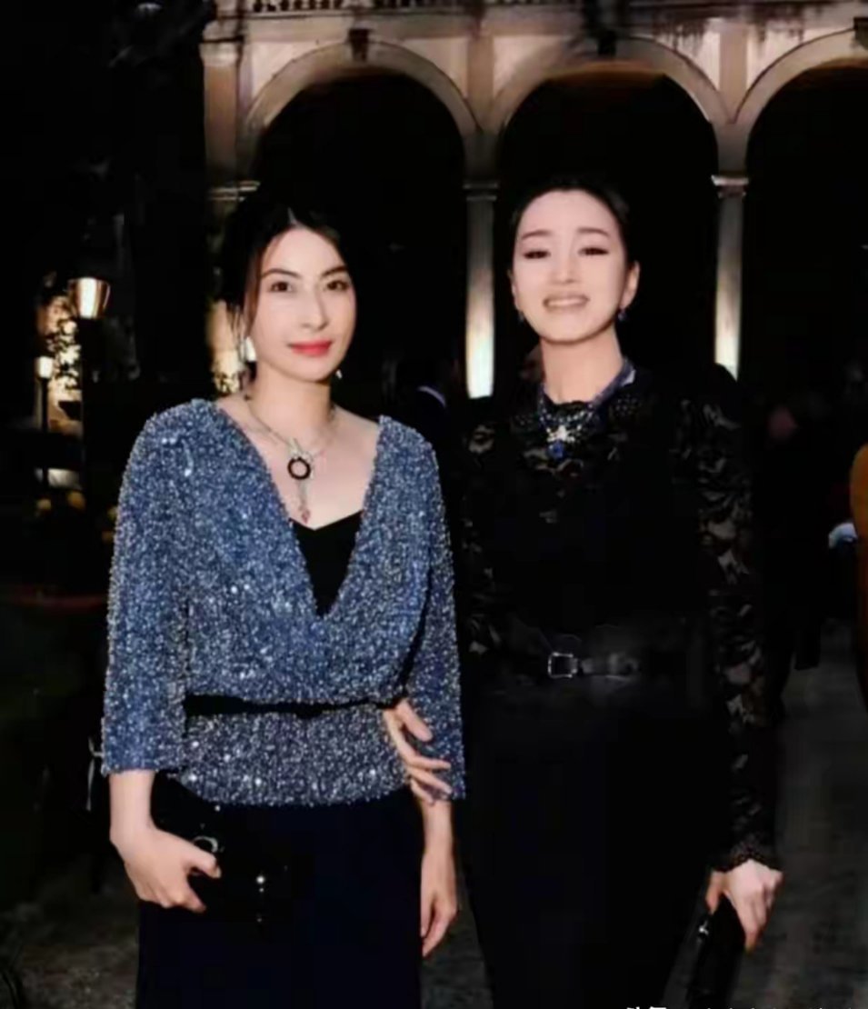 郭晶晶单独看并非好看，但是合影却不输任何人。这就是冠军的气场嘛 ​​​