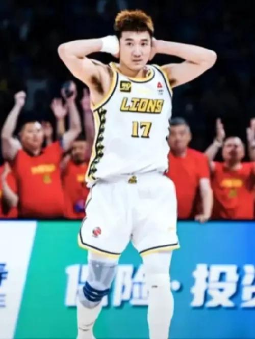 就在大家都认为这回冠军后卫“孙铭徽”铁定能进入中国男篮大名单了！可现实是又让我们