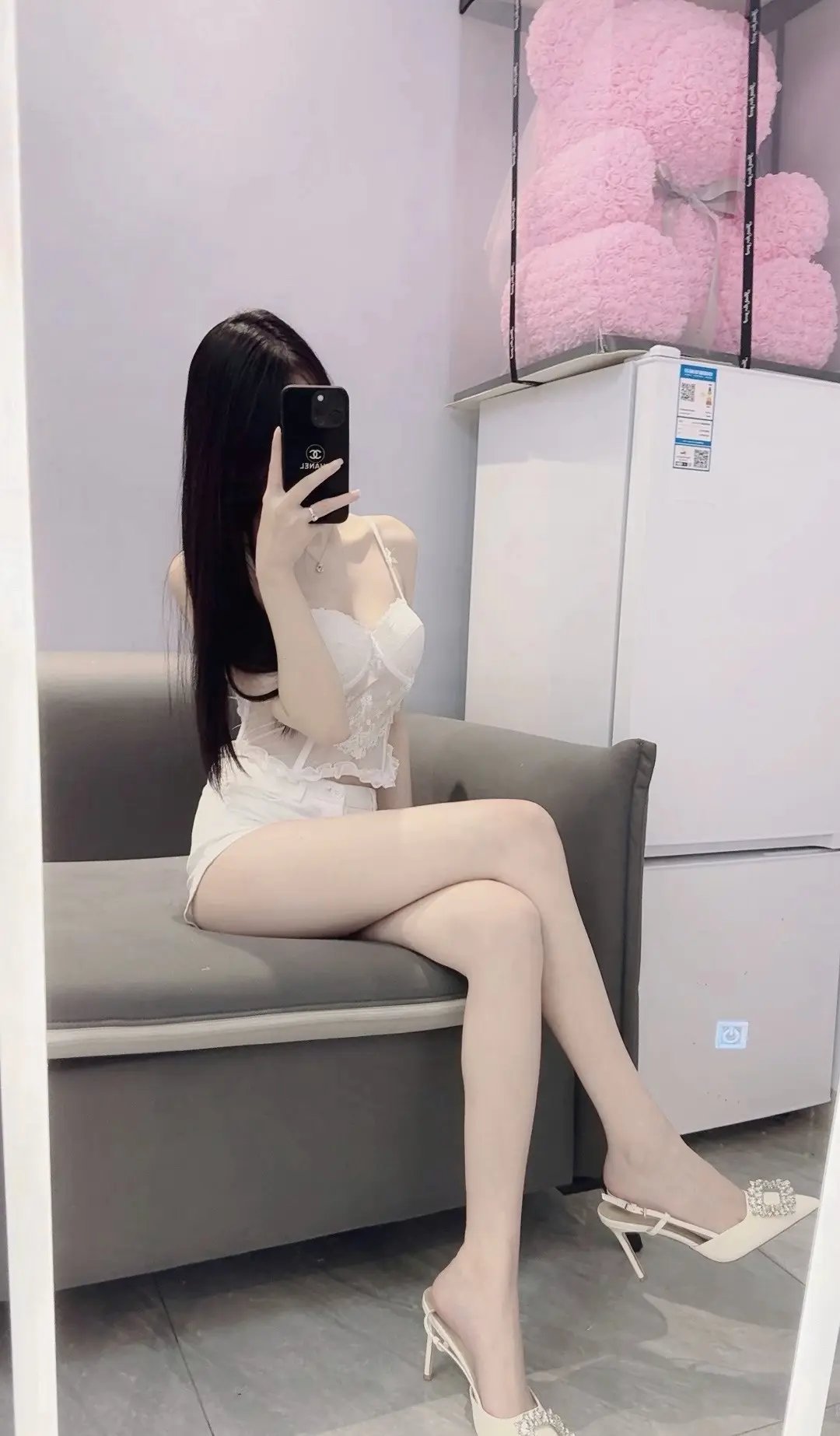 模特美女 极品身材 美图分享 这腿又长又白又细 小蛮腰马甲线