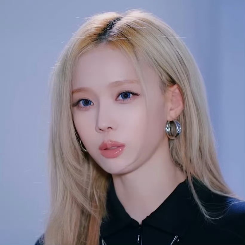 给炡儿戴蓝色系美瞳的cody我们喜欢你美的不像真人🥹🩵 ​​​