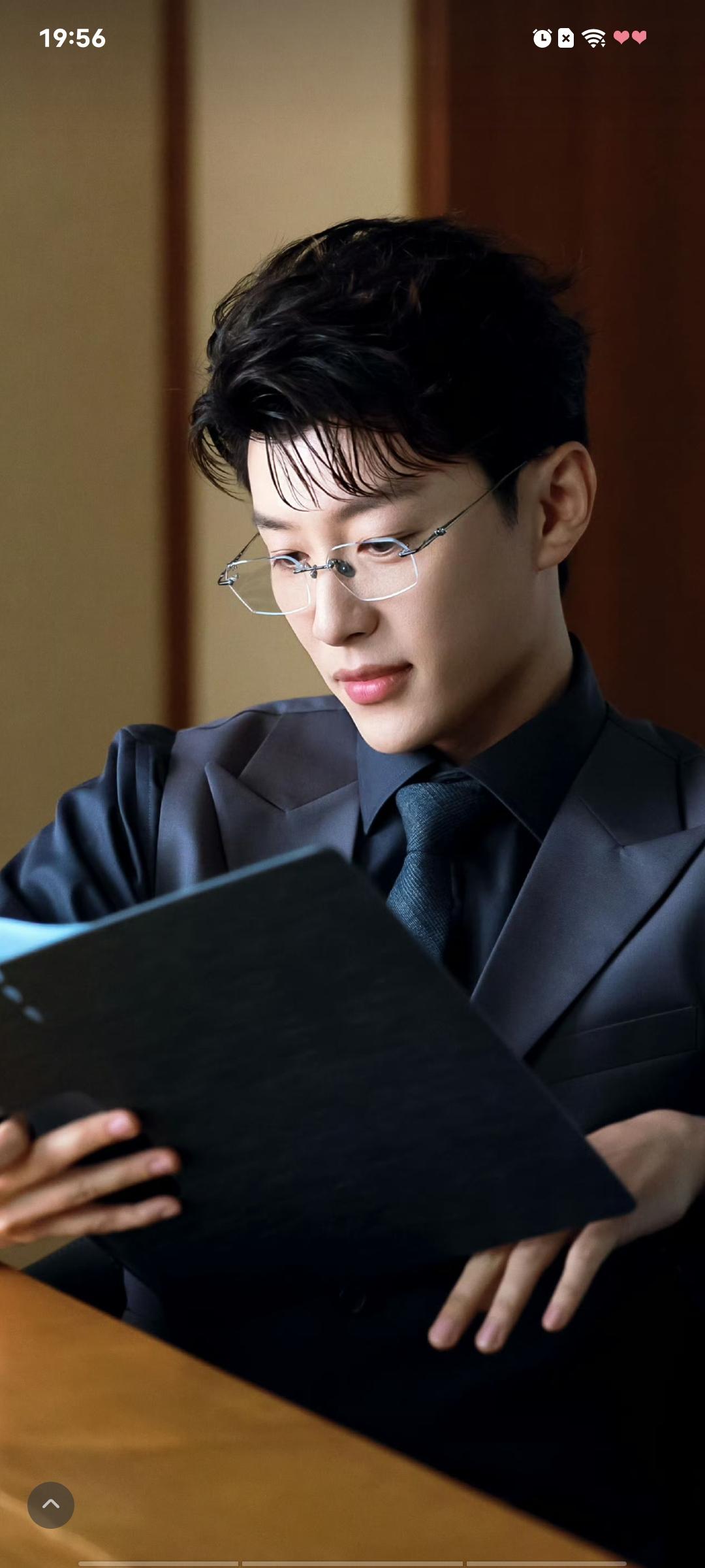 腹黑只是裴轸最后的保护色罢了  裴轸一看就是在东亚封建大爹家庭里成长起...