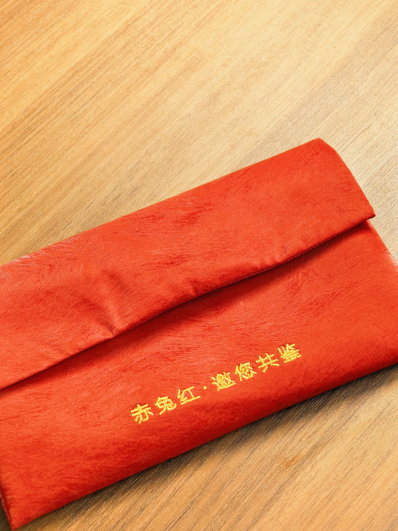 发布会邀请函，论会玩，荣耀必须点个赞，这次是手机钢化膜，还可以刮刮乐，大家看到刮