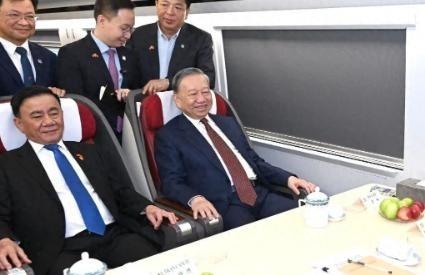 这次访华潮出现了一个非常耐人寻味的现象，不管是什么国家，在中国进行完访谈之后都会